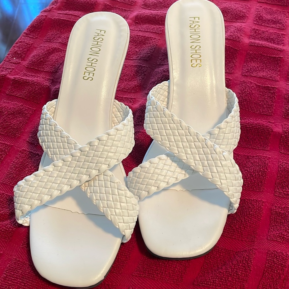 Summer sandals with very cute heels! Size 42=10.2